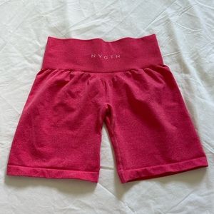 NVGTN Solid Seamless Shorts HOT PINK
